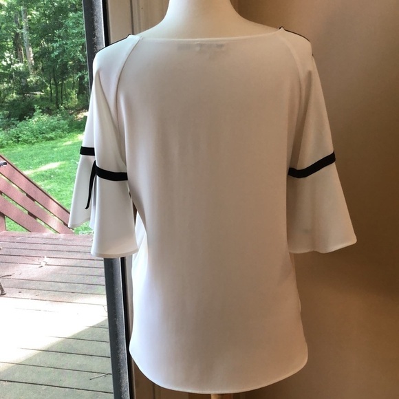 Calvin Klein Cream & Black Blouse Size Medium in Like New Condition - Picture 5 of 6
